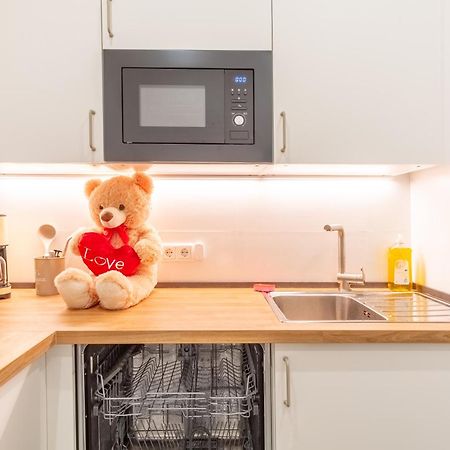 65 Zoll 4K Tv, Disney Plus, Soundbar, Kostenloser Kaffee, 5 Raeume Leipzig Luaran gambar