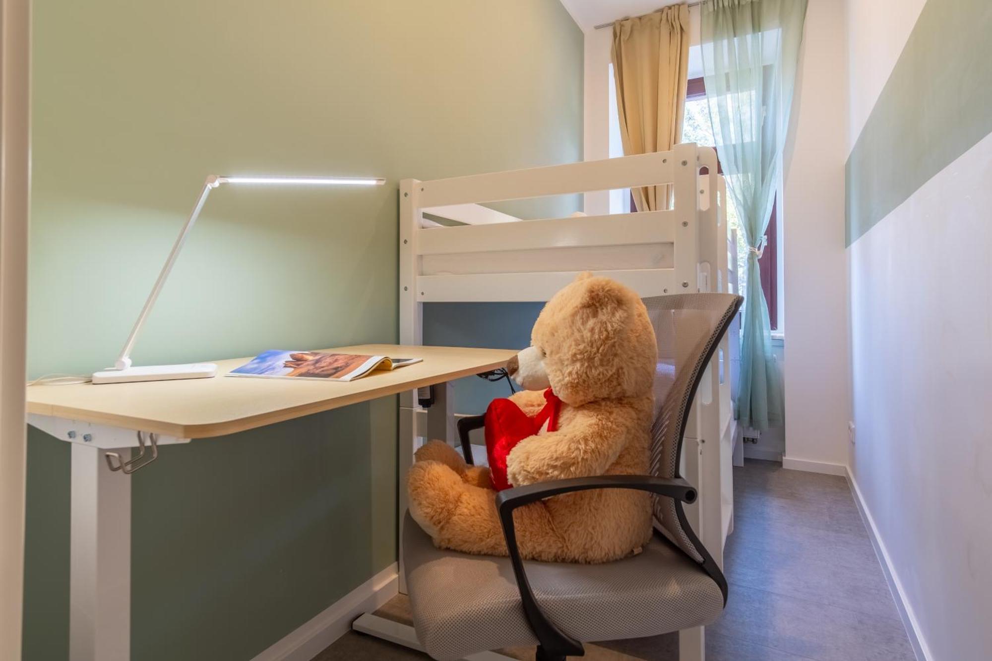 65 Zoll 4K Tv, Disney Plus, Soundbar, Kostenloser Kaffee, 5 Raeume Leipzig Luaran gambar