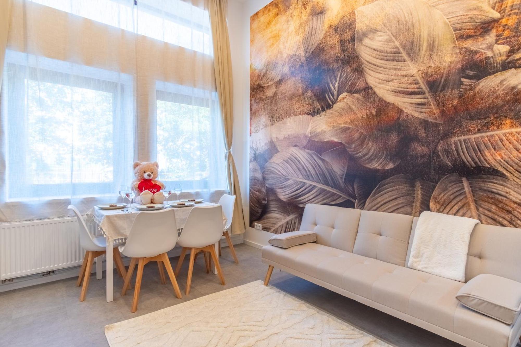 65 Zoll 4K Tv, Disney Plus, Soundbar, Kostenloser Kaffee, 5 Raeume Leipzig Luaran gambar